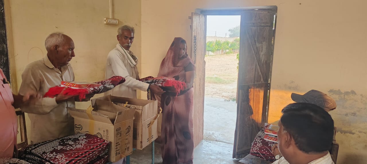 Giving gifts to loved ones on the occasion of Diwali