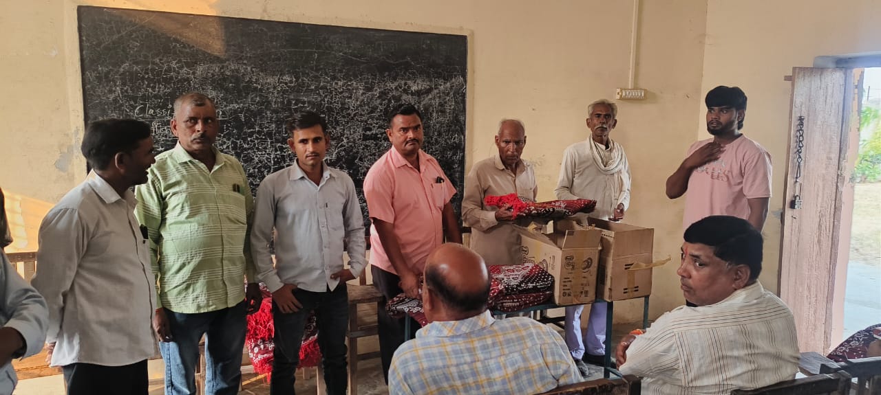 Giving gifts to loved ones on the occasion of Diwali